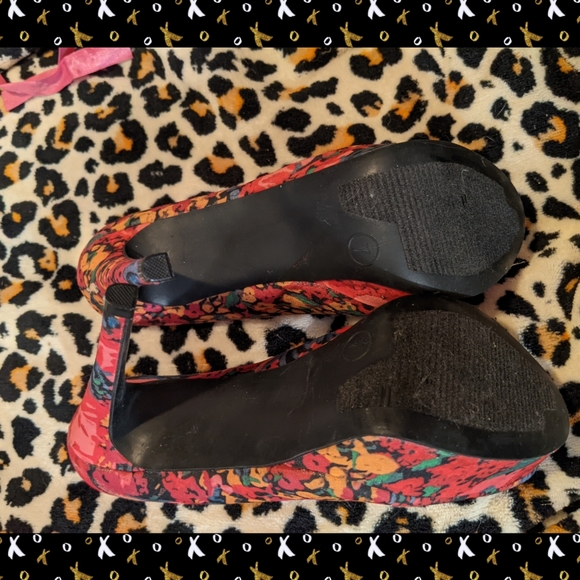 New sz 7 floral design platform heels by xhilaration - Picture 3 of 5